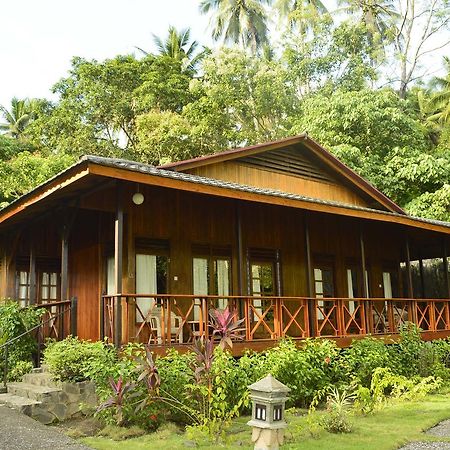 Kungkungan Bay Resort Bitung Exteriör bild