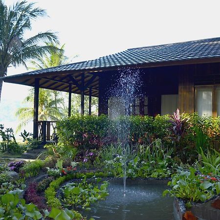 Kungkungan Bay Resort Bitung Exteriör bild