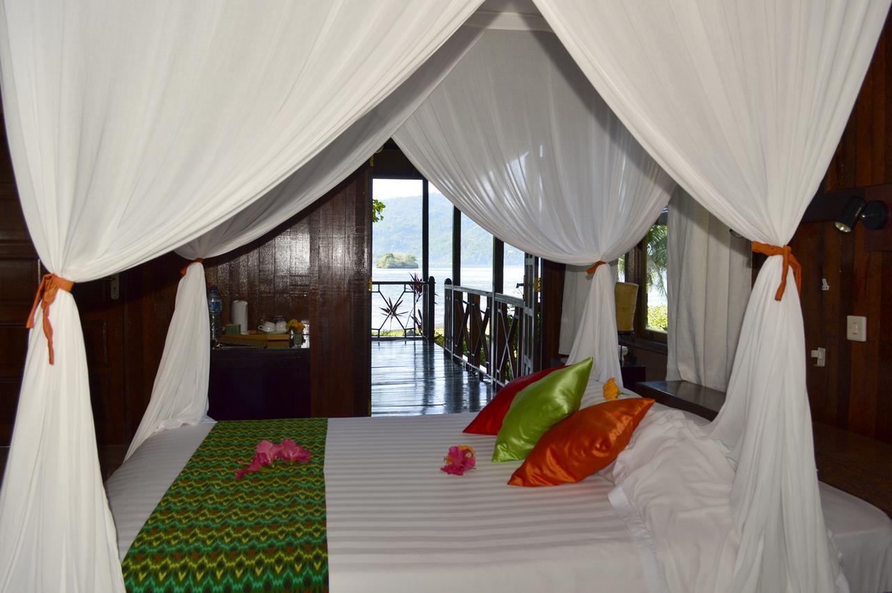 Kungkungan Bay Resort Bitung Exteriör bild