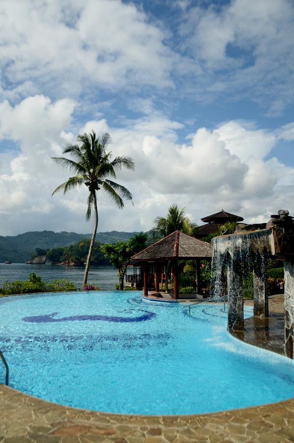 Kungkungan Bay Resort Bitung Exteriör bild