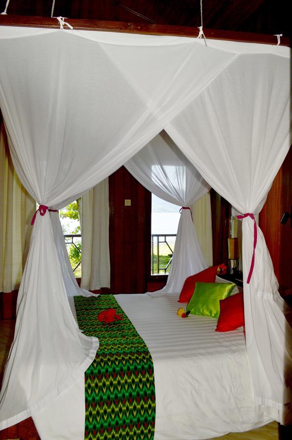 Kungkungan Bay Resort Bitung Exteriör bild