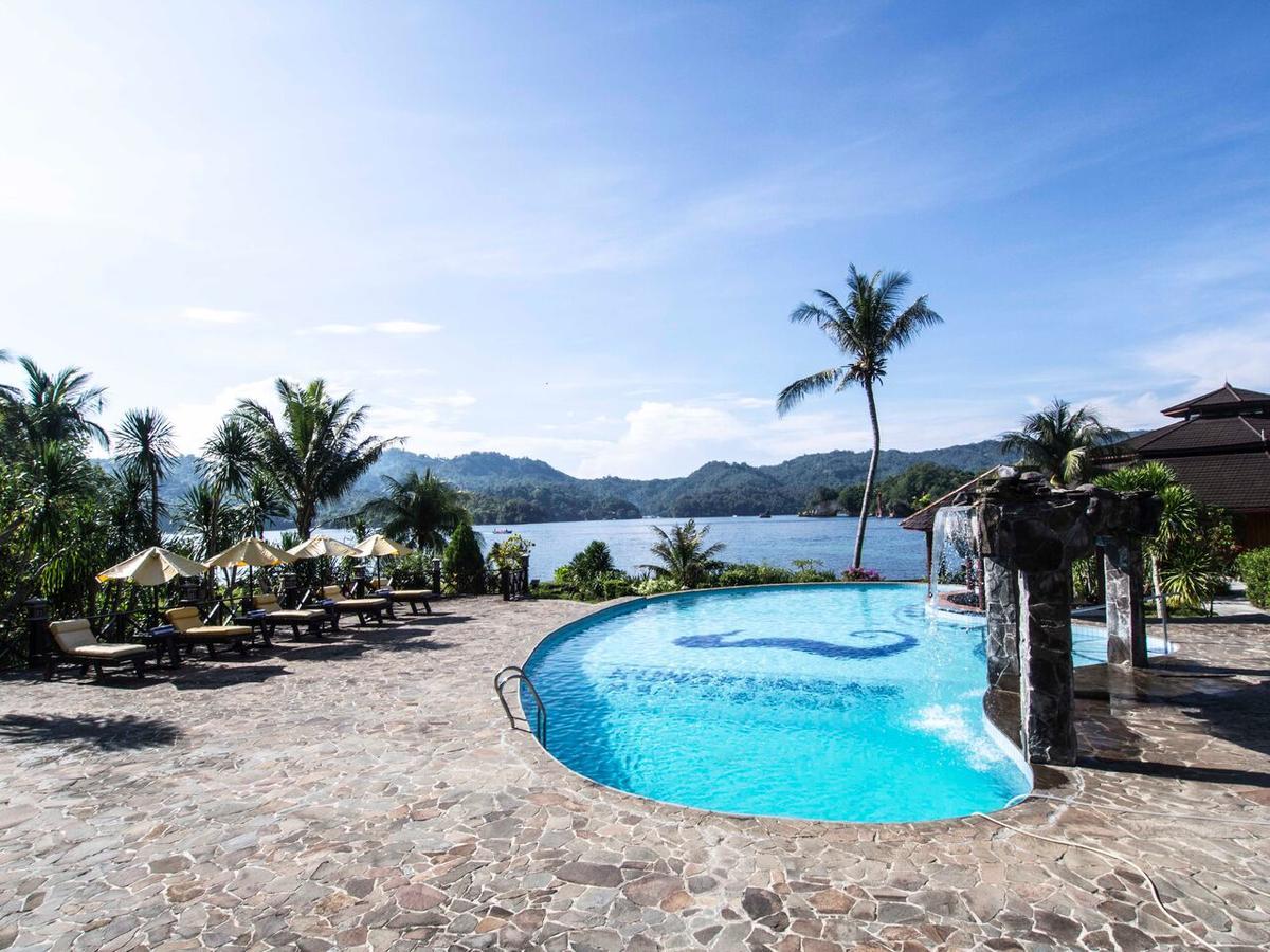 Kungkungan Bay Resort Bitung Exteriör bild