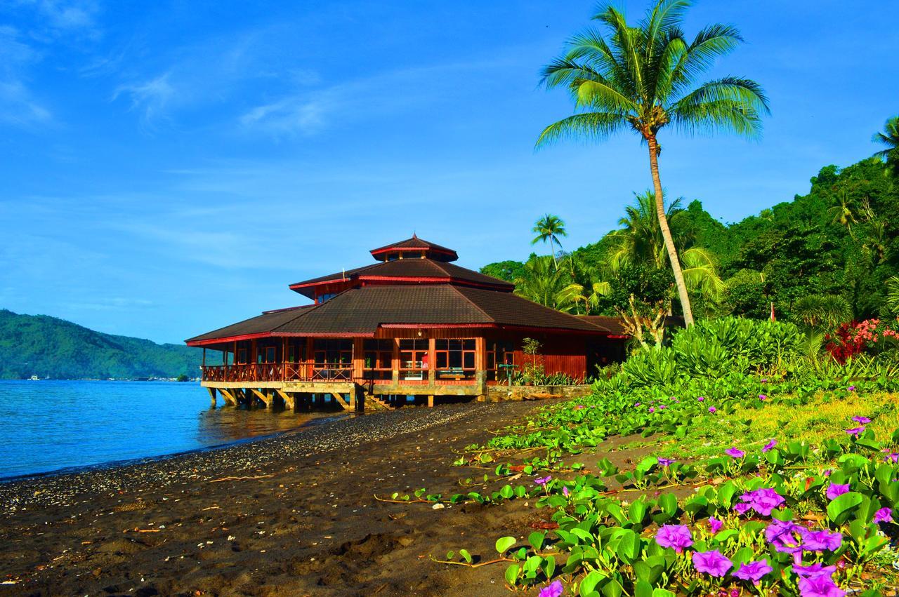 Kungkungan Bay Resort Bitung Exteriör bild