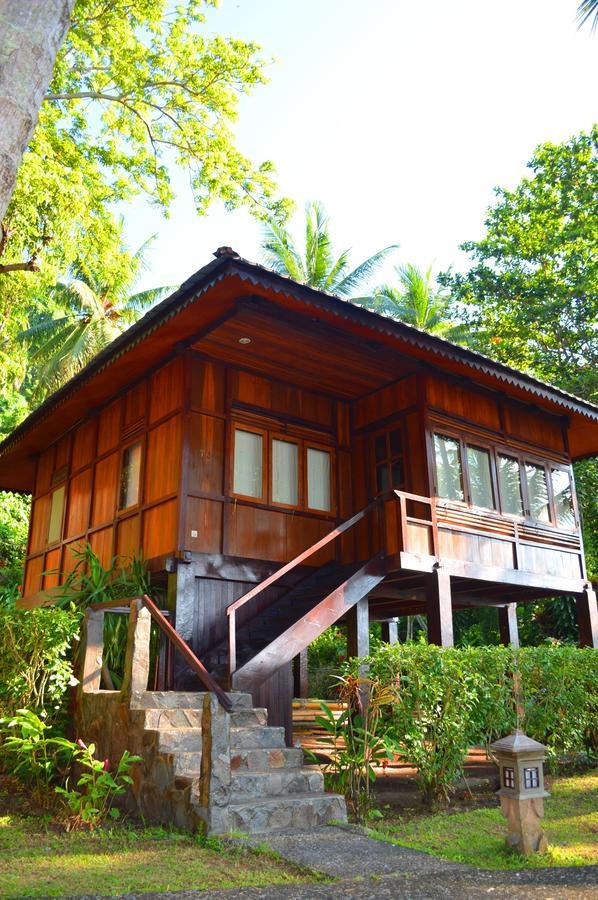 Kungkungan Bay Resort Bitung Exteriör bild